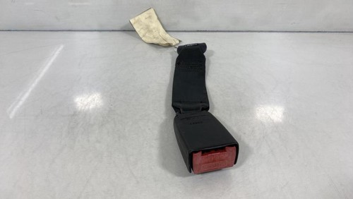 Attache ceinture arriere droit