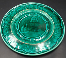 Assiette Rubelles, Décor aux Émaux ombrants d'une jeune Fille à Table, signé