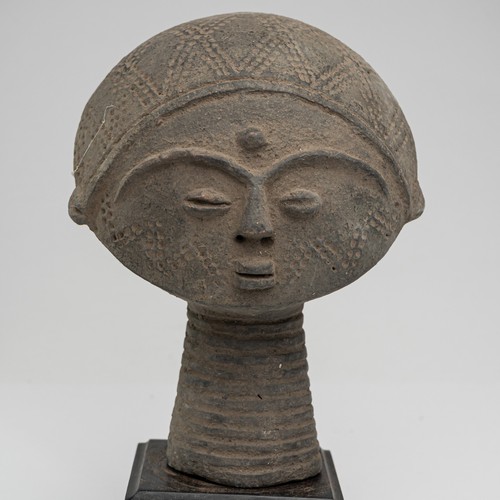 0654 sculpture tete terre - tete,