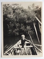 Garçon souriant rame barque rivière - Photo ancienne snapshot