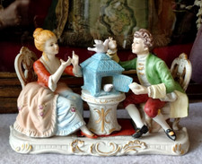 GROUPE STATUES FIGURINE COUPLE ET CAGE A OISEAUX EN PORCELAINE BISCUIT VINTAGE
