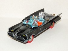 CORGI TOYS BATMOBILE 267. BATMOBILE 1972, PNEUS ROUGES, Red Tyres. BATMAN ROBIN