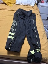 survêtement lacoste couleur noir et jaune  tailleXL