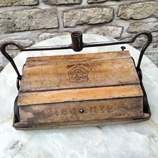 ANCIEN  BALAI MÉCANIQUE  EN BOIS  ET MÉTAL  ANNÉE 1920