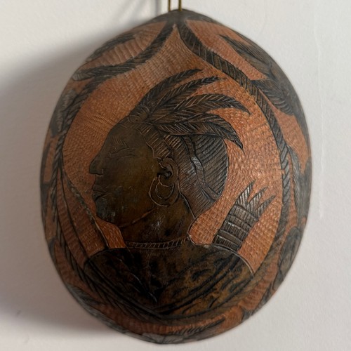 Calebasse noix sculptée
