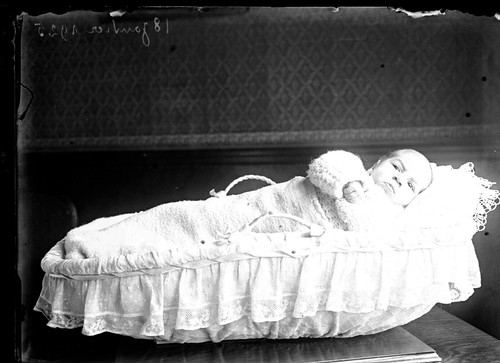 Portrait enfant bébé - , couffin