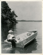 Pêche c. 1950 - Bateau Pêcheur Moteur Johnson USA - GF 376