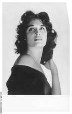 CAR-AEEP17-0898-CHANTEUSE -