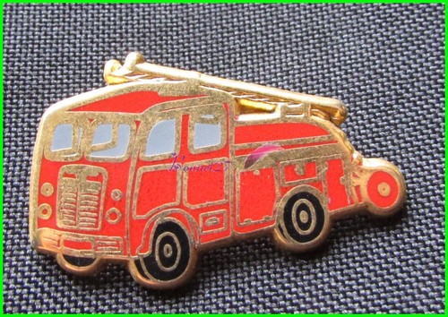 Pin thème pompiers un - pin's,