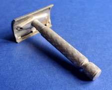 Ancien Rasoir à Main Gillette en Métal Décoré