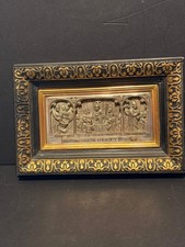 Bas-relief commémoratif