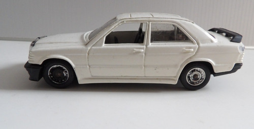 Mercedes 190 blanche - mercedes,