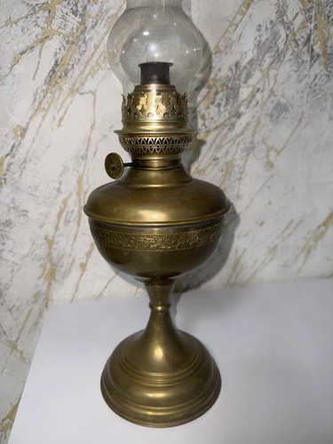 Ancienne lampe pétrole - à,
