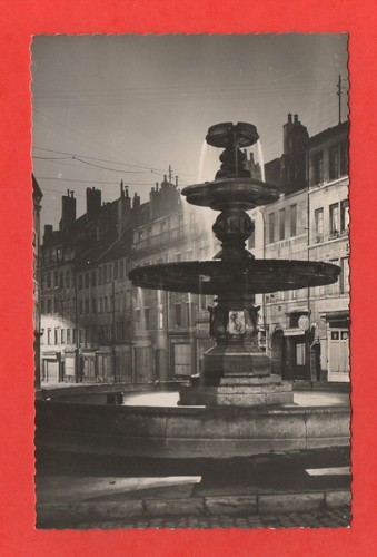 Besancon nuit fontaine - la,
