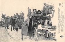 CPA MILITARIA / GUERRE AERIENNE / LES AUTOS PROJECTEURS QUI ECLAIRAIENT LES ZEPP