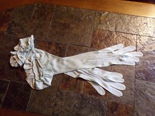 Ancienne paire de gants pour femme,mitaine,cérémonie,linge ancien,décoration