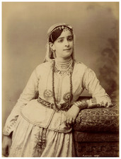 Algérie, Alger, Femme portant un Karakou vintage albumen print Tirage albuminé