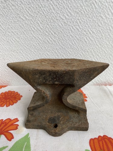 Ancienne petite enclume métal - ancienne,