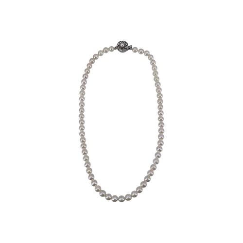 Collier avec perles blanches