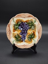 Assiette barbotine ancienne Moulin des Loups Hamage - décor raisin en relief