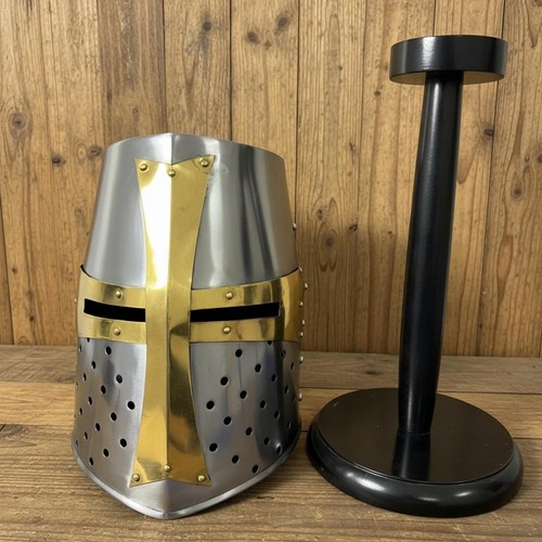 Casque médiéval croisé