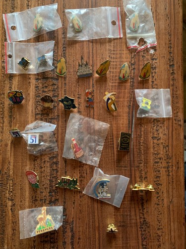 Lot pin religieux lourdes - lot, 26