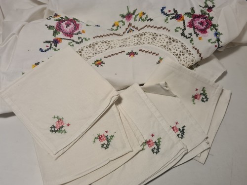 Nappe thé brodée la - a,