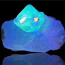 Cristaux de fluorite et d'apatite phosphorescents  sur quartz/48,2 grammes