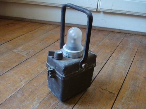 Ancienne lampe cheminot - lampe,