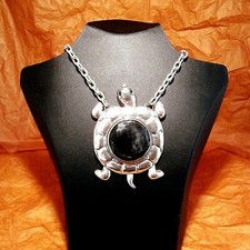 COLLIER PENDENTIF DE CREATEUR
