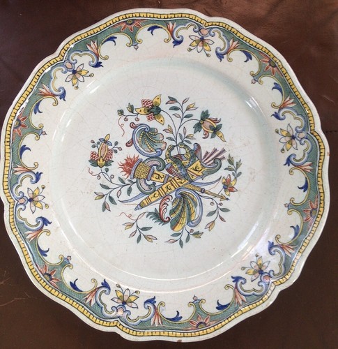 Beau plat rond faïence