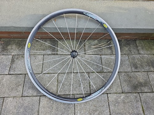 Mavic cosmic elite front - front, road