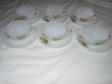 6  tasses à café et sous tasses  Arcopal France motif roses vintage