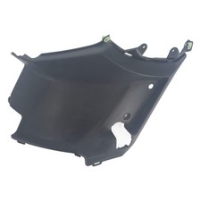 Plastique sous selle gauche