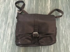 Sac en cuir noir a bandoulière LATICO 