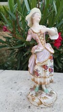 Belle et élégante ancienne  statuette de dame en porcelaine  allemande à restaur