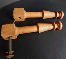 DEUX PIEDS DE LIT, ANCIENS.