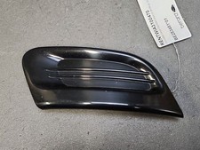 Cache avant droit dans pare