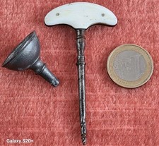 Ancien tire bouchon miniature à flacon parfum pharmacie et entonnoir XIX siècle