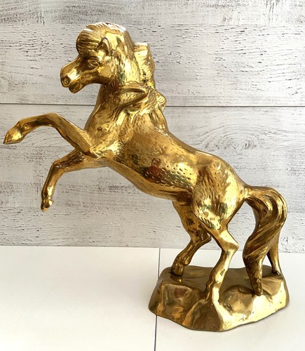 Sculpture statue figurine - statue,