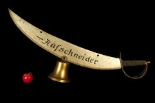 Étonnante et ancienne enseigne de bar en métal vers 1920 / Sabre Allemand cloche