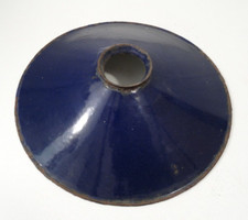 Ancien luminaire industriel suspension soucoupe en tôle émaillée bleu