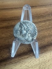 LUSUS CAESIUS CAESIA Denier deux Lares assis fr face  -112 Rome RCV.175 Argent