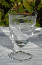 Christian Dior - Verre à vin rouge en cristal gravé. Signé Haut. 12 cm