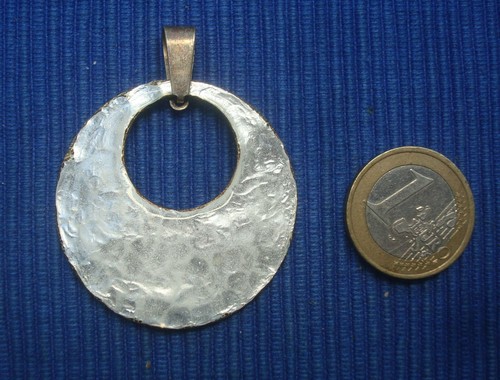 B34 pendentif rond métal - rond,