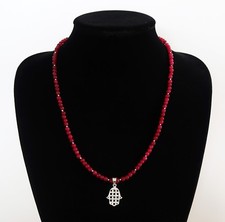 Collier de perles de rubis et d'argent Main de Fatma (khamsa) en argent massif