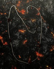 NEUF MAGNIFIQUE LONG COLLIER ARGENT MASSIF ET PERLES ROUGES DE VERRE VISSÉES