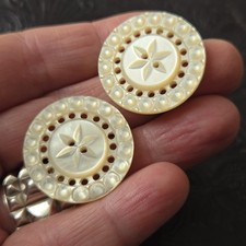 2 Boutons Anciens en Nacre