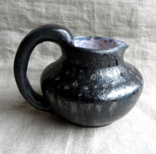 PICHET VINTAGE EN CÉRAMIQUE ÉMAILLÉE À COULURES NOIRES - SIGNÉ ENDELIG