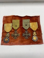 lot de 4 medailles 14/18 sur tissu 2 croix de guerre et 2 medaille militaire ww1